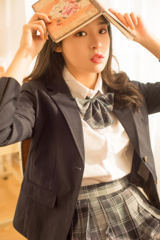 过来趴下